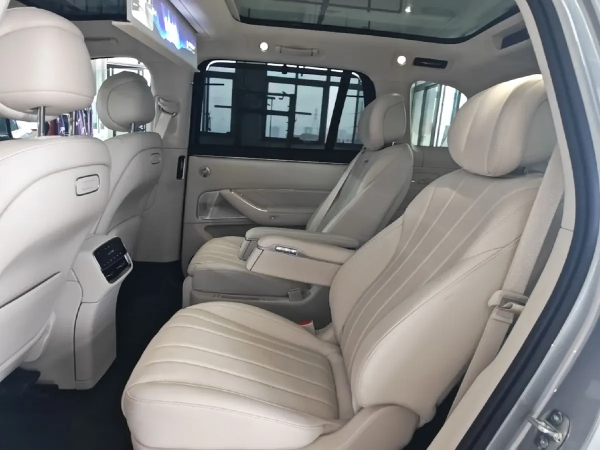 2025 AITO AITO M8 REEV 160HP REEV 53.4KWH,autocango,china used car exporter,china ev exporter,chinese used car exporter,chinese used ev exporter