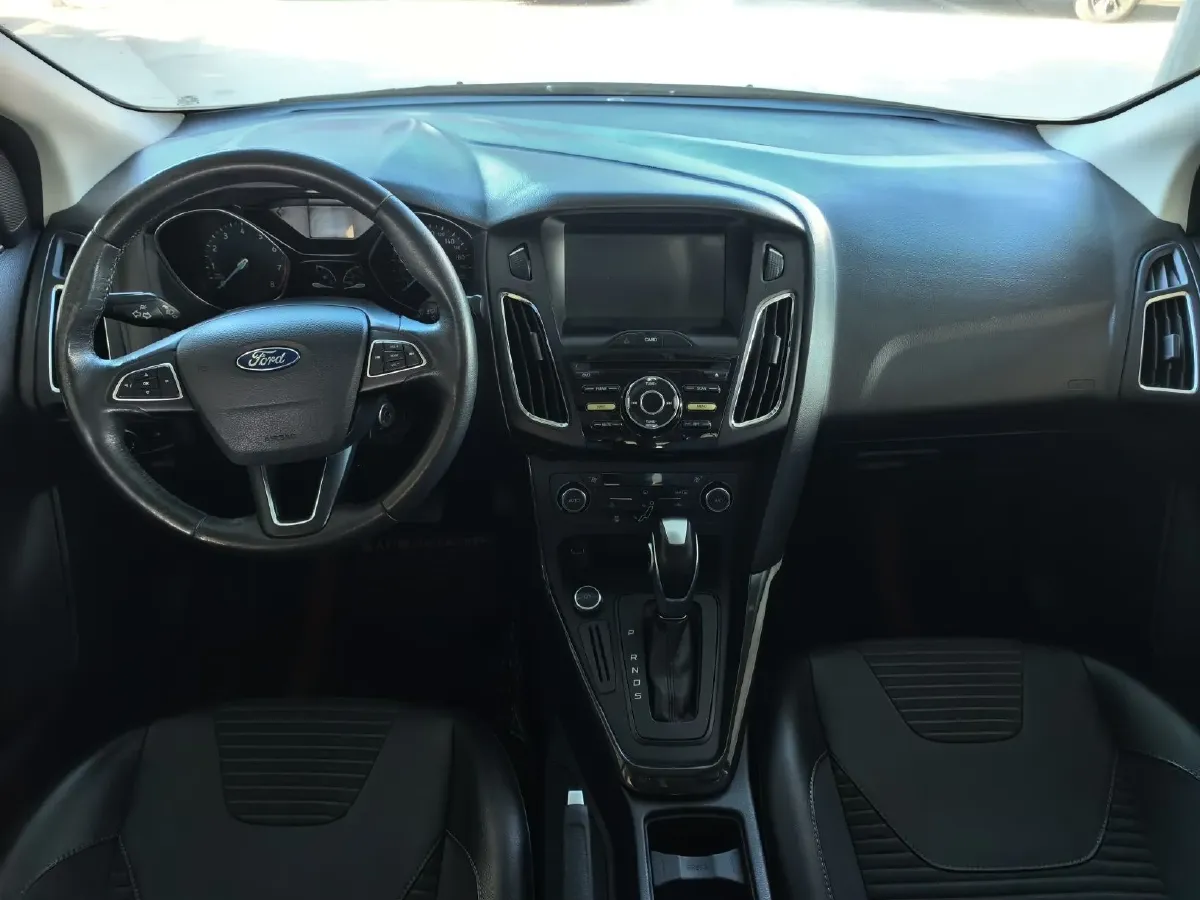 2017 Ford Focus 1.6L 125HP L4 6DCT,autocango,china used car exporter,china ev exporter,chinese used car exporter,chinese used ev exporter