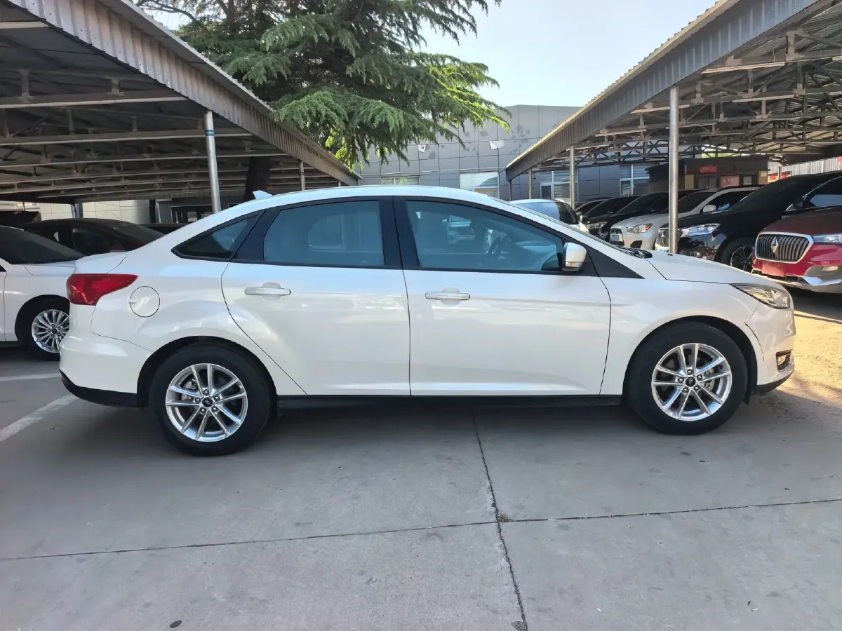 2017 Ford Focus 1.6L 125HP L4 6DCT,autocango,china used car exporter,china ev exporter,chinese used car exporter,chinese used ev exporter