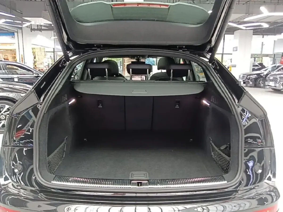 2024 Audi Q5L Sportback 2.0T 190HP L4 7DCT,autocango,china used car exporter,china ev exporter,chinese used car exporter,chinese used ev exporter
