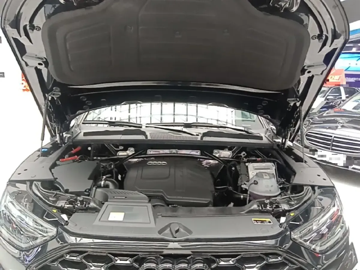 2024 Audi Q5L Sportback 2.0T 190HP L4 7DCT,autocango,china used car exporter,china ev exporter,chinese used car exporter,chinese used ev exporter