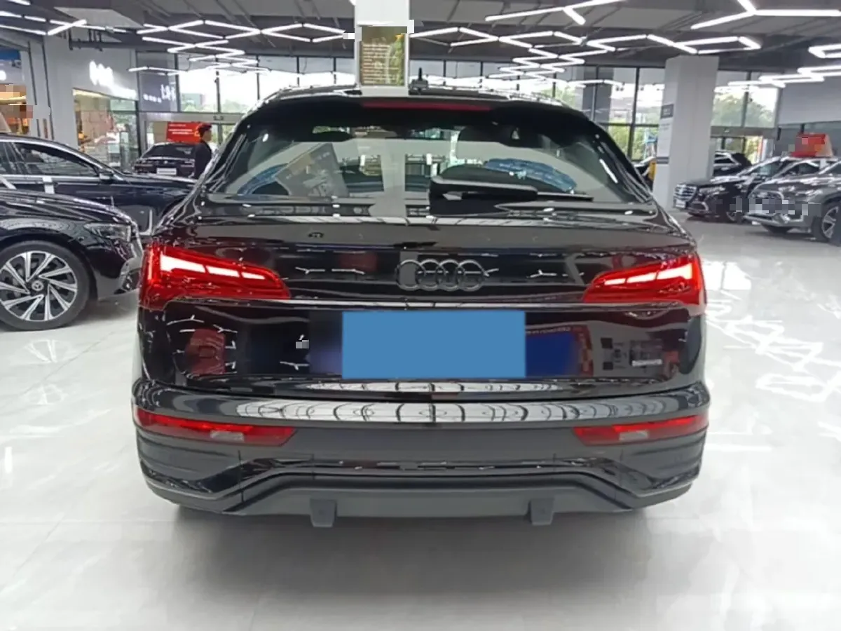 2024 Audi Q5L Sportback 2.0T 190HP L4 7DCT,autocango,china used car exporter,china ev exporter,chinese used car exporter,chinese used ev exporter