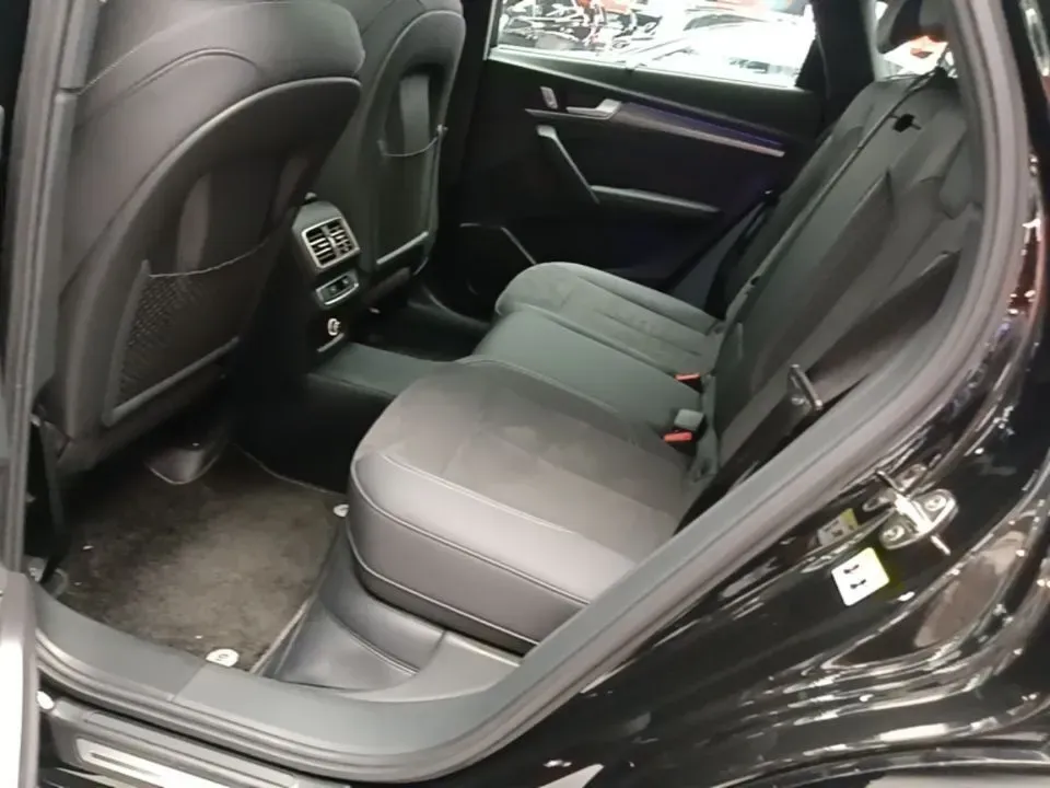 2024 Audi Q5L Sportback 2.0T 190HP L4 7DCT,autocango,china used car exporter,china ev exporter,chinese used car exporter,chinese used ev exporter
