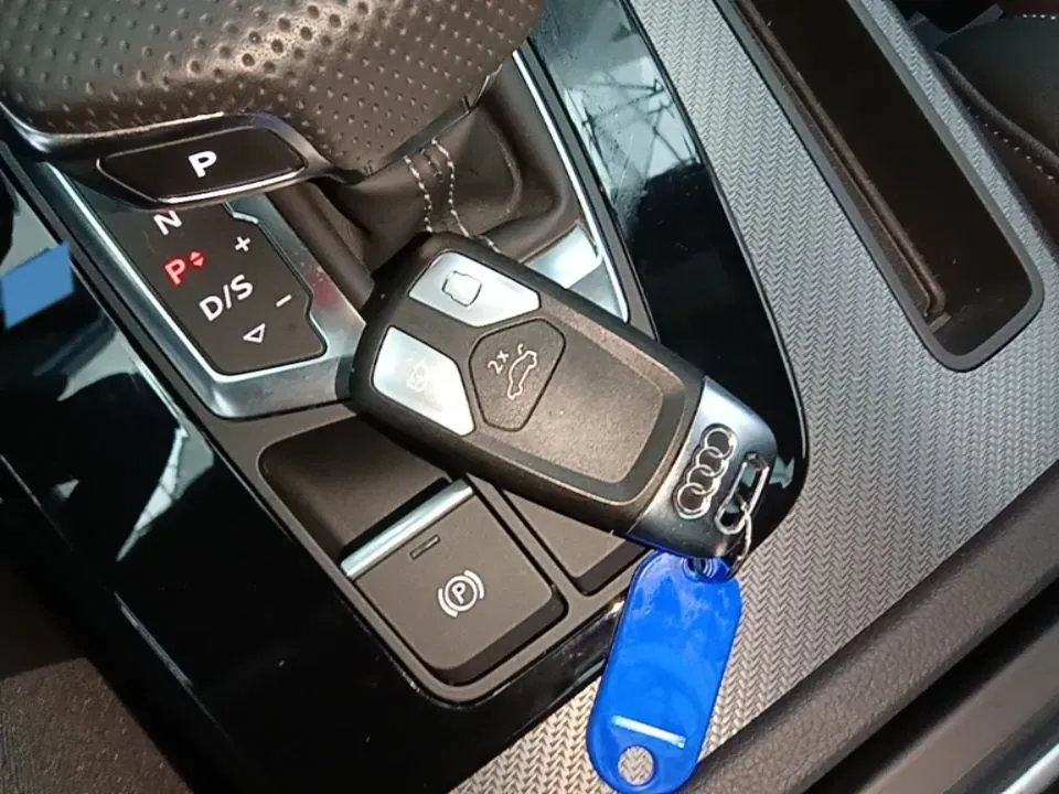 2024 Audi Q5L Sportback 2.0T 190HP L4 7DCT,autocango,china used car exporter,china ev exporter,chinese used car exporter,chinese used ev exporter