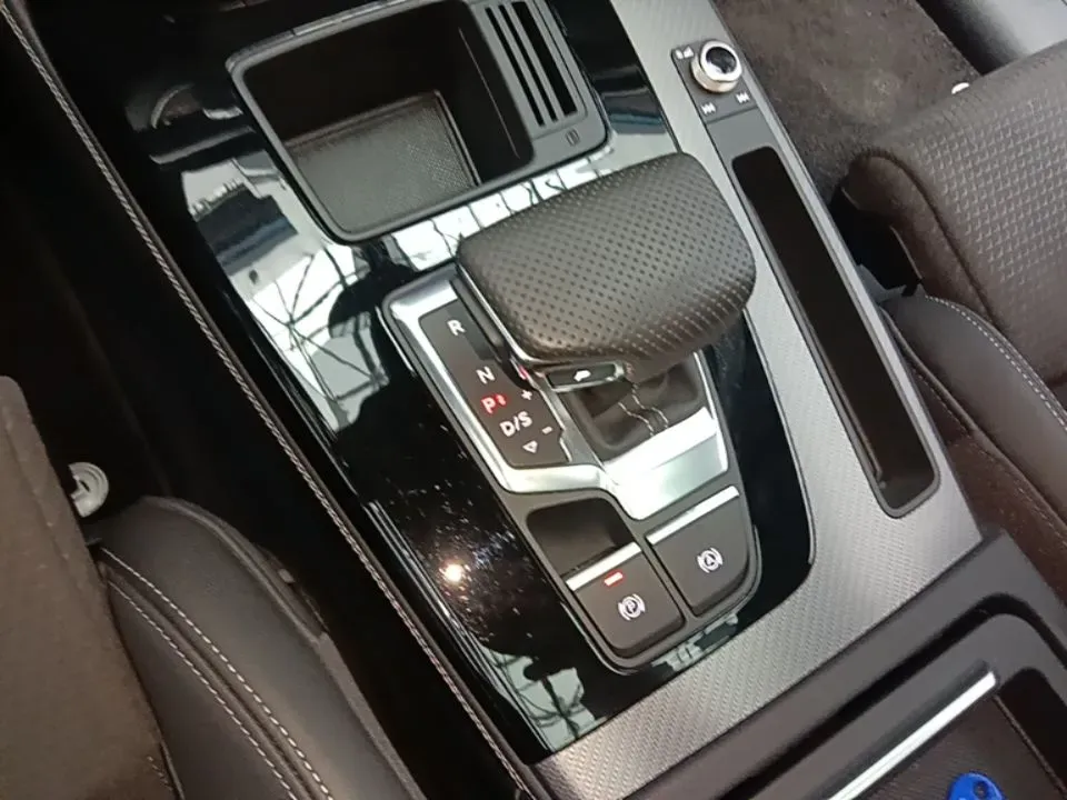 2024 Audi Q5L Sportback 2.0T 190HP L4 7DCT,autocango,china used car exporter,china ev exporter,chinese used car exporter,chinese used ev exporter