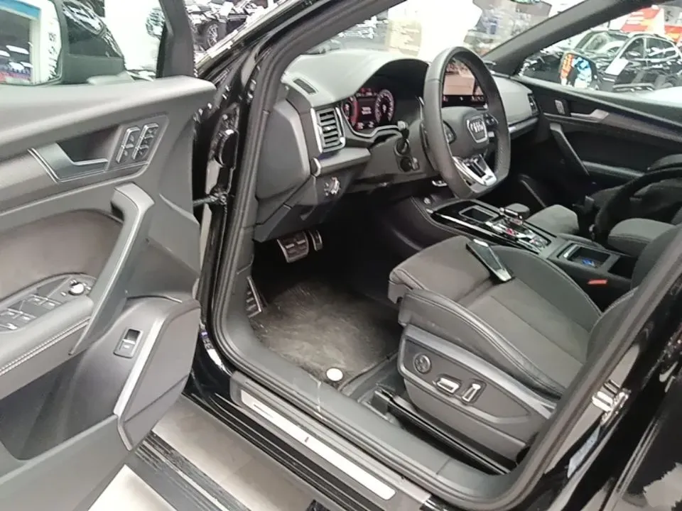 2024 Audi Q5L Sportback 2.0T 190HP L4 7DCT,autocango,china used car exporter,china ev exporter,chinese used car exporter,chinese used ev exporter