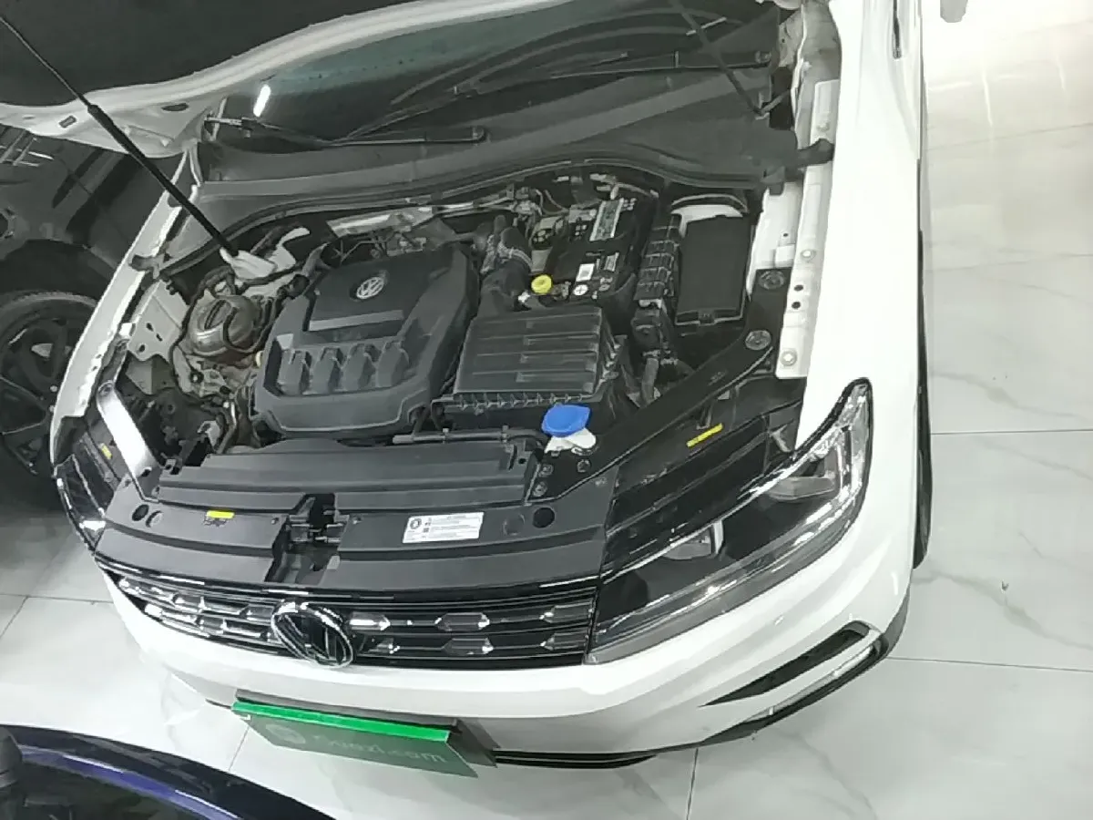 2019 Volkswagen Tiguan L 2.0T 186HP L4 7DCT,autocango,china used car exporter,china ev exporter,chinese used car exporter,chinese used ev exporter