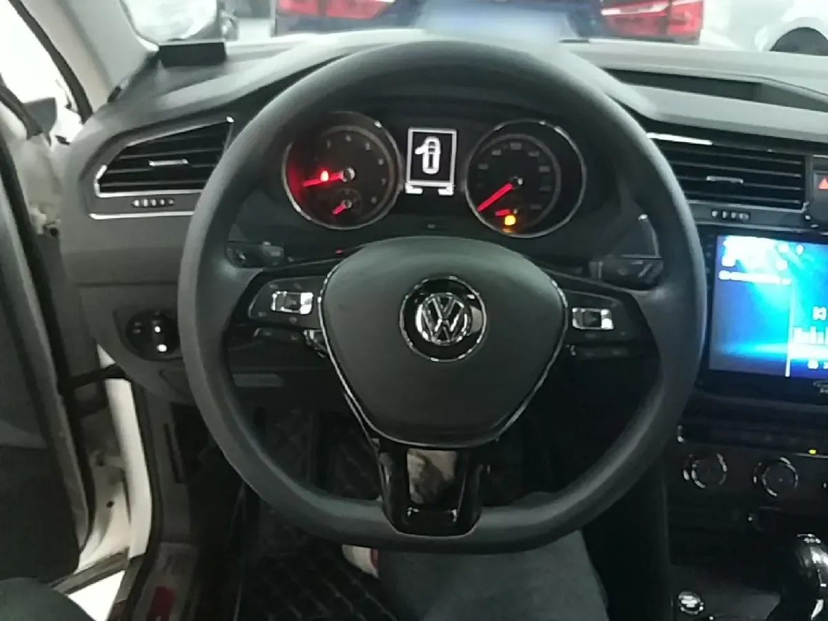 2019 Volkswagen Tiguan L 2.0T 186HP L4 7DCT,autocango,china used car exporter,china ev exporter,chinese used car exporter,chinese used ev exporter