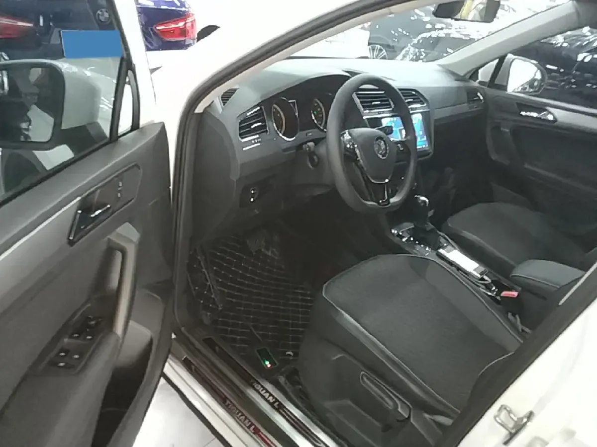 2019 Volkswagen Tiguan L 2.0T 186HP L4 7DCT,autocango,china used car exporter,china ev exporter,chinese used car exporter,chinese used ev exporter