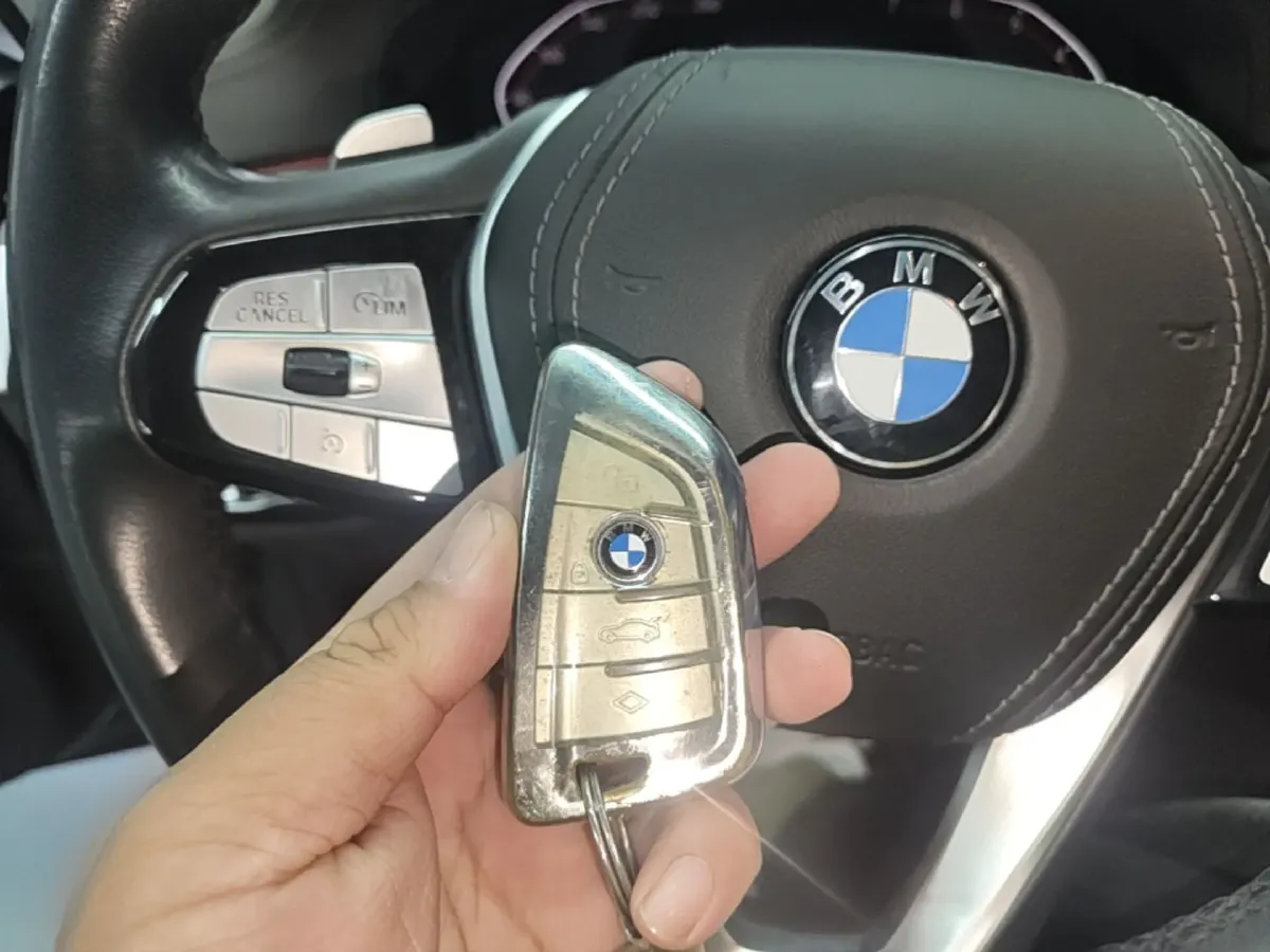 2020 BMW 5 Series 2.0T 252HP L4 8AT,autocango,china used car exporter,china ev exporter,chinese used car exporter,chinese used ev exporter
