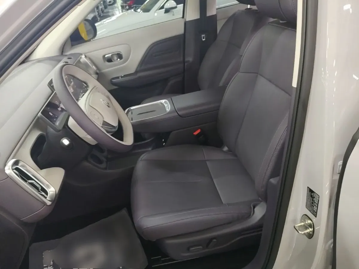 2025 Leapmotor B10 BEV 56.2KWH,autocango,china used car exporter,china ev exporter,chinese used car exporter,chinese used ev exporter