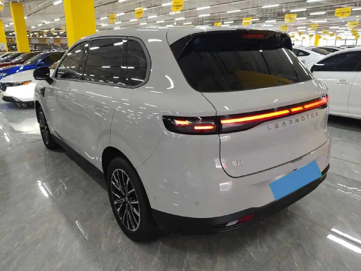 2025 Leapmotor B10 BEV 56.2KWH,autocango,china used car exporter,china ev exporter,chinese used car exporter,chinese used ev exporter