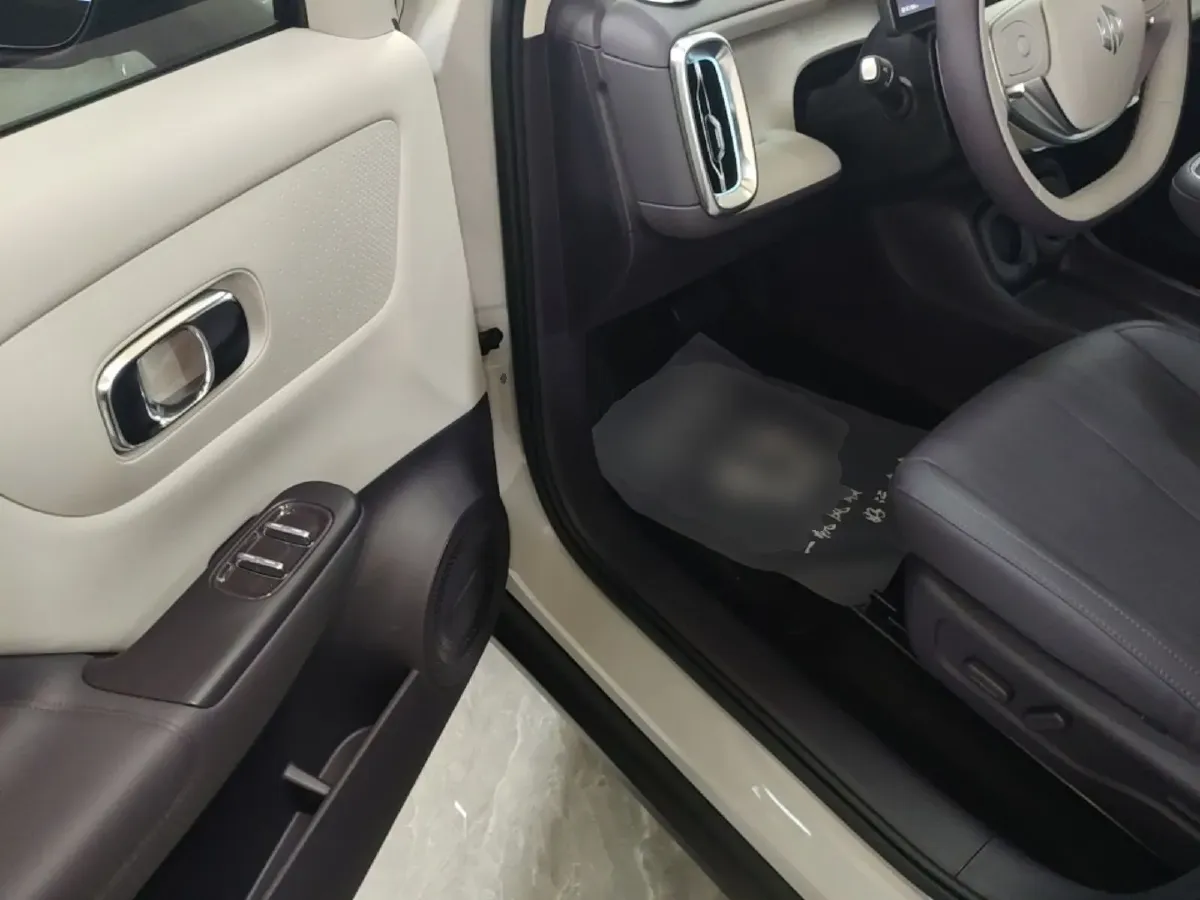 2025 Leapmotor B10 BEV 56.2KWH,autocango,china used car exporter,china ev exporter,chinese used car exporter,chinese used ev exporter