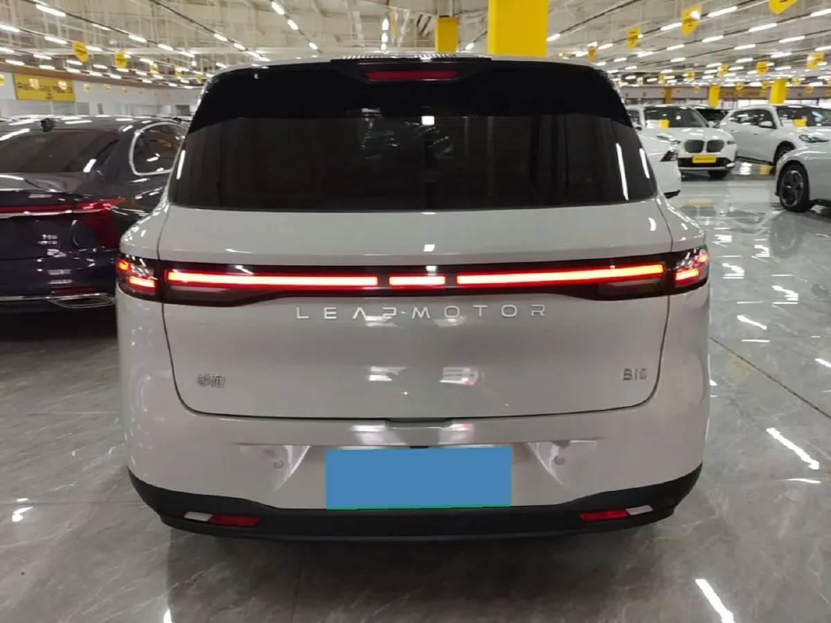 2025 Leapmotor B10 BEV 56.2KWH,autocango,china used car exporter,china ev exporter,chinese used car exporter,chinese used ev exporter