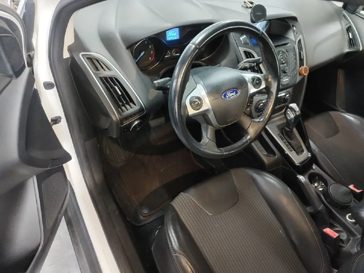 2012 Ford Focus 1.6L 125HP L4 6DCT,autocango,china used car exporter,china ev exporter,chinese used car exporter,chinese used ev exporter