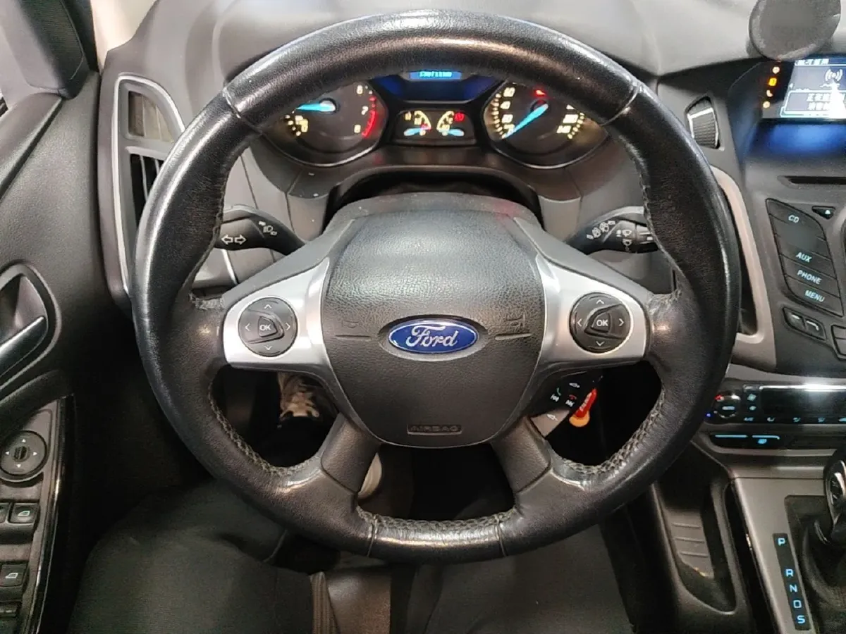 2012 Ford Focus 1.6L 125HP L4 6DCT,autocango,china used car exporter,china ev exporter,chinese used car exporter,chinese used ev exporter