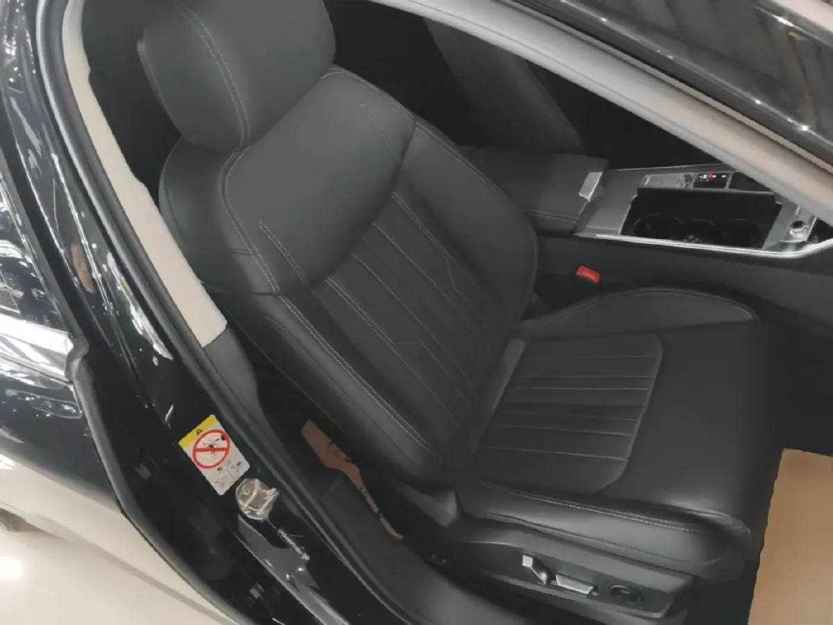 2023 Audi A6L 2.0T 245HP L4 7DCT,autocango,china used car exporter,china ev exporter,chinese used car exporter,chinese used ev exporter