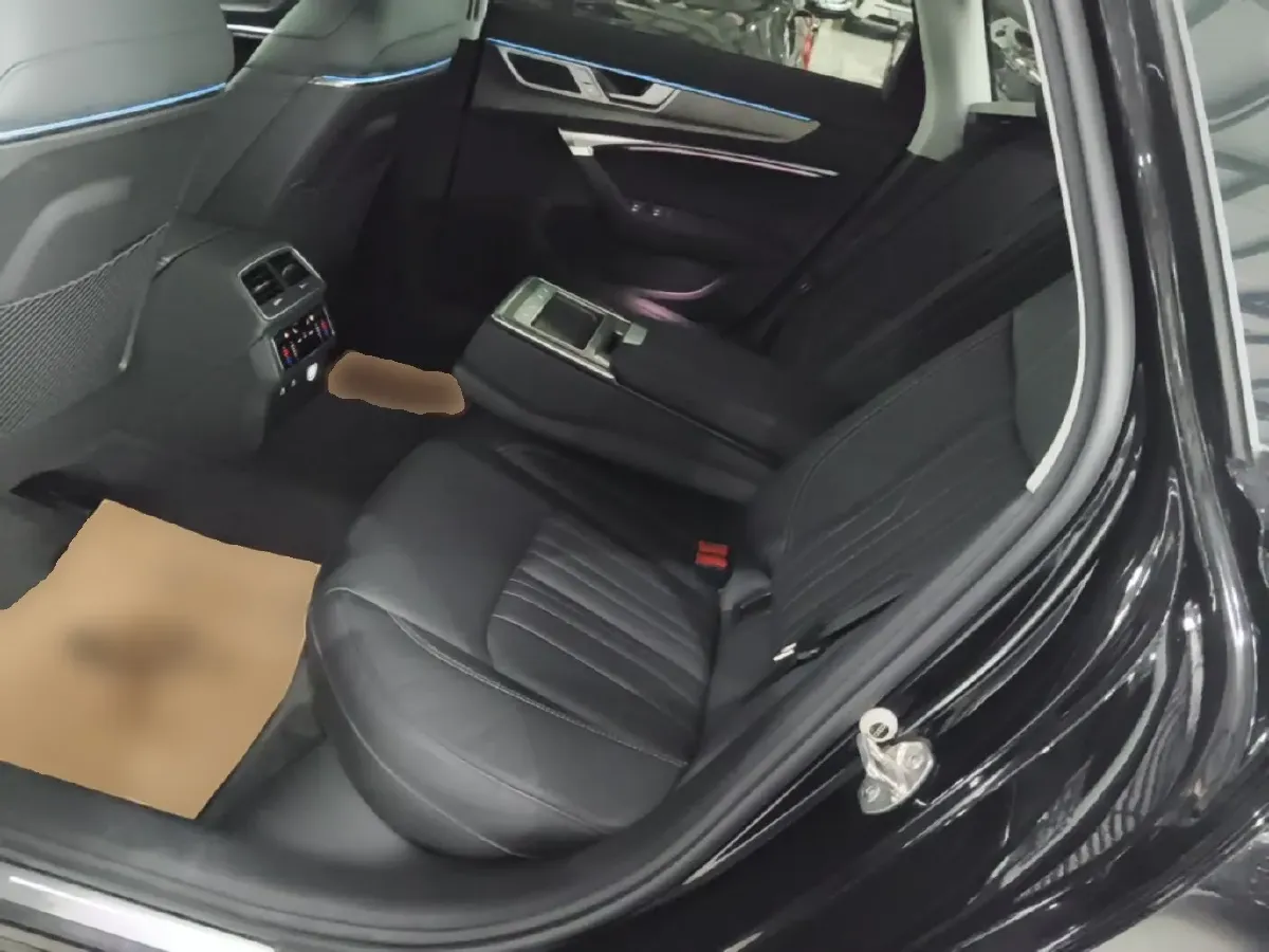 2023 Audi A6L 2.0T 245HP L4 7DCT,autocango,china used car exporter,china ev exporter,chinese used car exporter,chinese used ev exporter