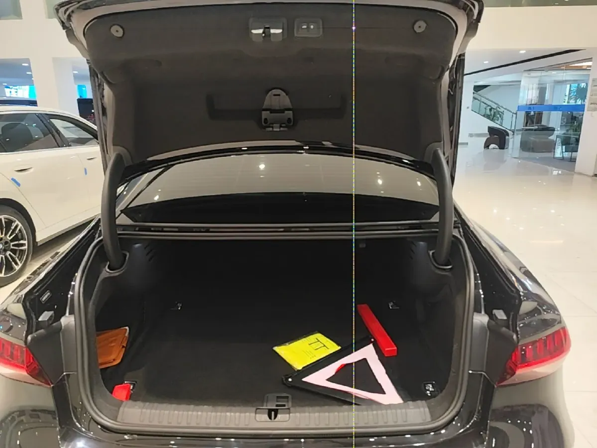 2023 Audi A6 2.0T 265HP L4 7DCT,autocango,china used car exporter,china ev exporter,chinese used car exporter,chinese used ev exporter