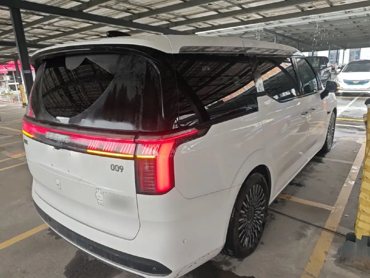2022 Zeekr 009 BEV 116KWH,autocango,china used car exporter,china ev exporter,chinese used car exporter,chinese used ev exporter