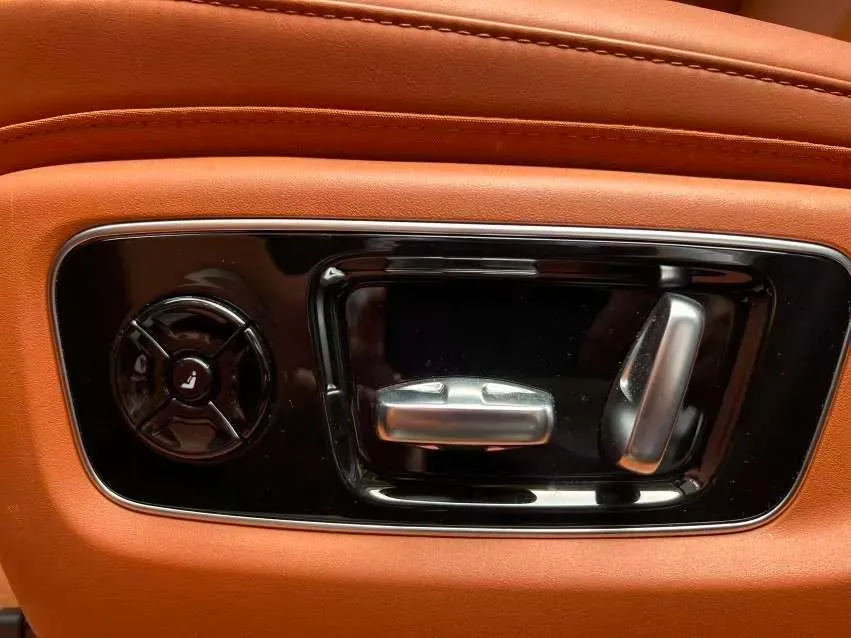2023 Li L8 Range Extended 154HP REEV 40.9KWH,autocango,china used car exporter,china ev exporter,chinese used car exporter,chinese used ev exporter