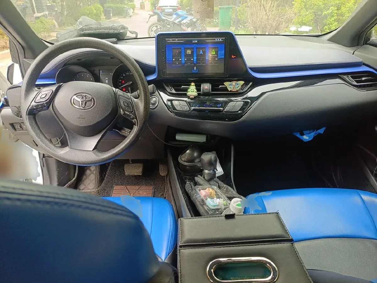 2018 Toyota C-HR 2.0L 171HP L4 CVT,autocango,china used car exporter,china ev exporter,chinese used car exporter,chinese used ev exporter