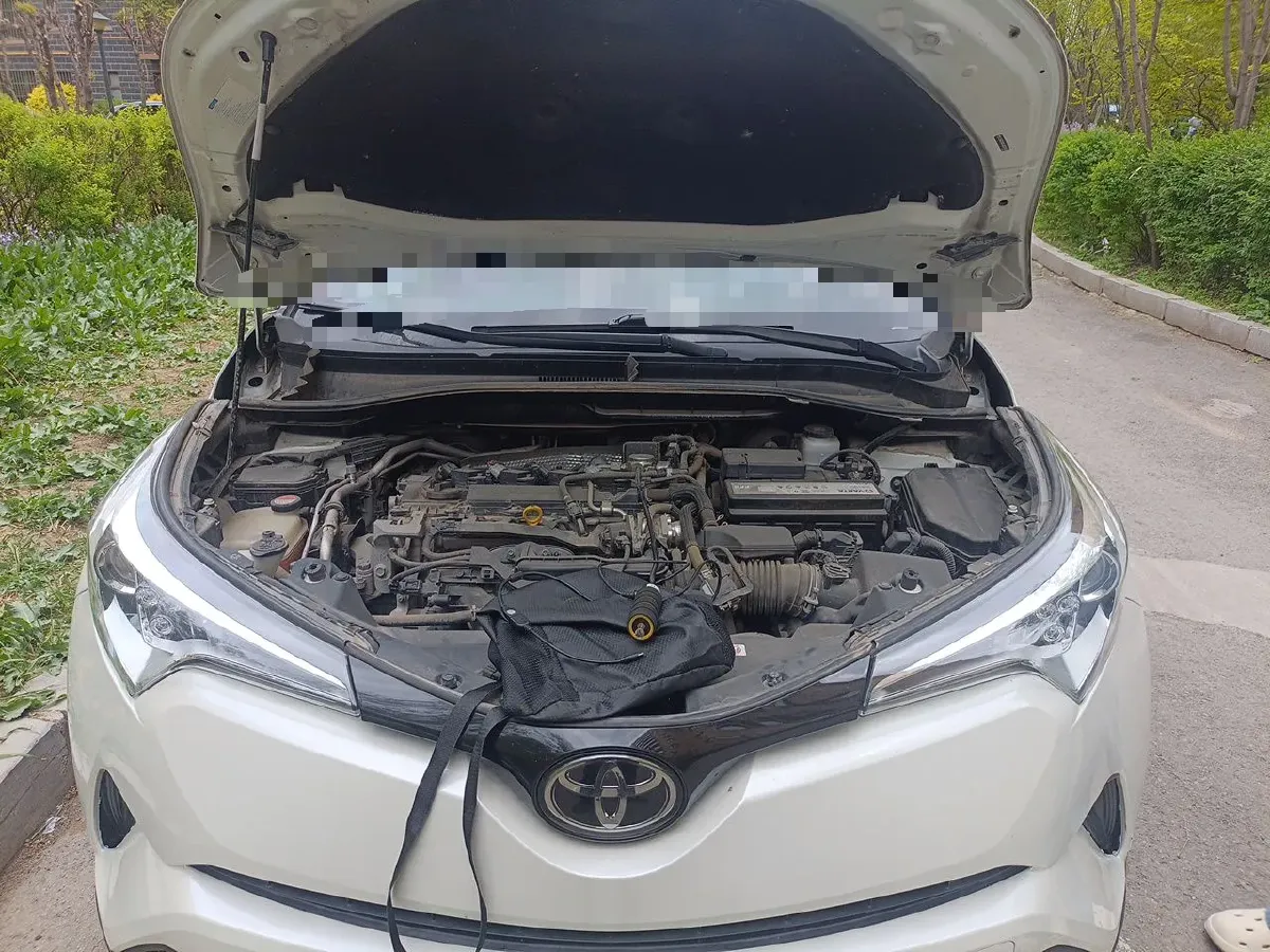 2018 Toyota C-HR 2.0L 171HP L4 CVT,autocango,china used car exporter,china ev exporter,chinese used car exporter,chinese used ev exporter