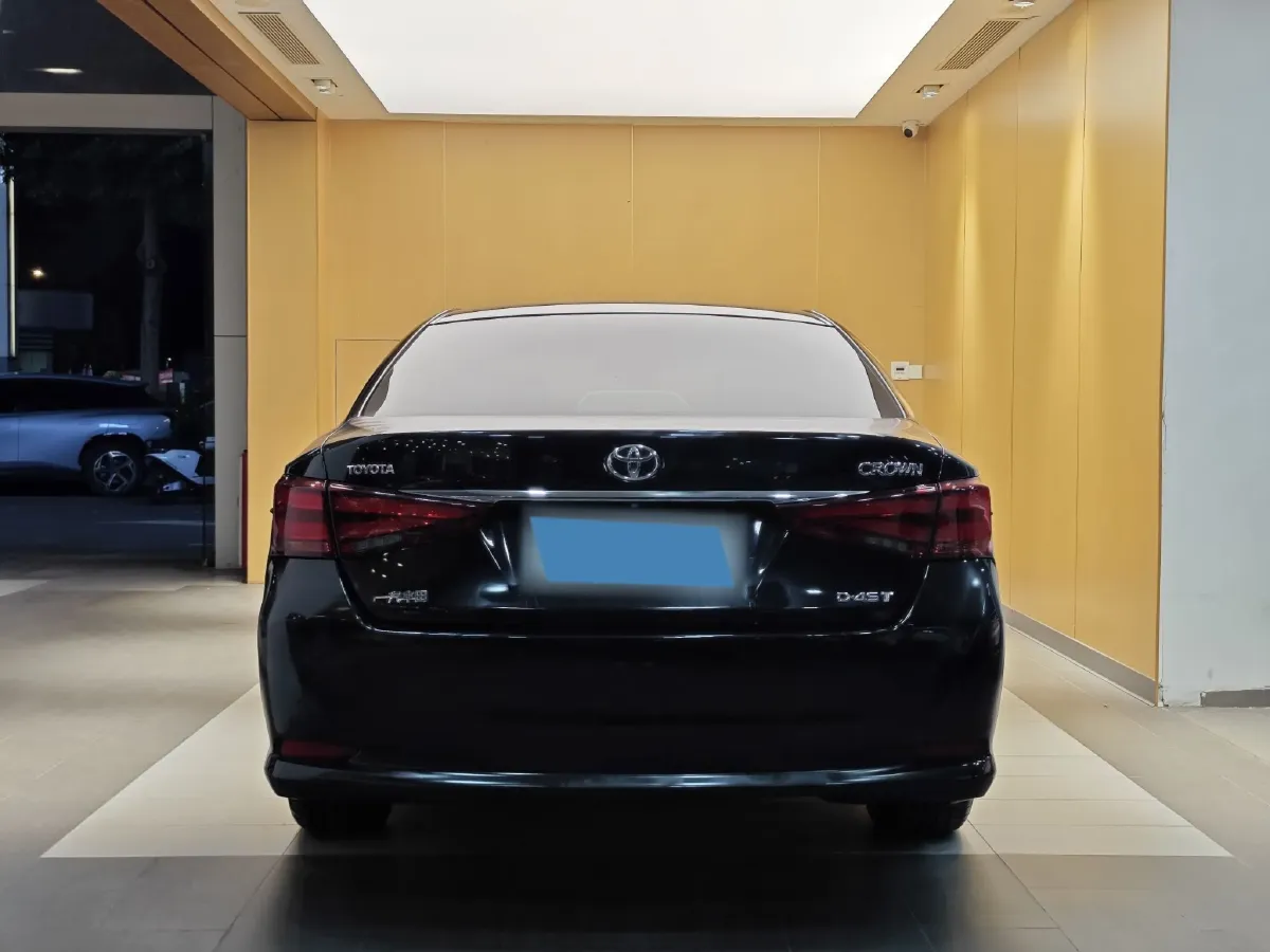 2015 Toyota Crown 2.0T 235HP L4 8AT,autocango,china used car exporter,china ev exporter,chinese used car exporter,chinese used ev exporter