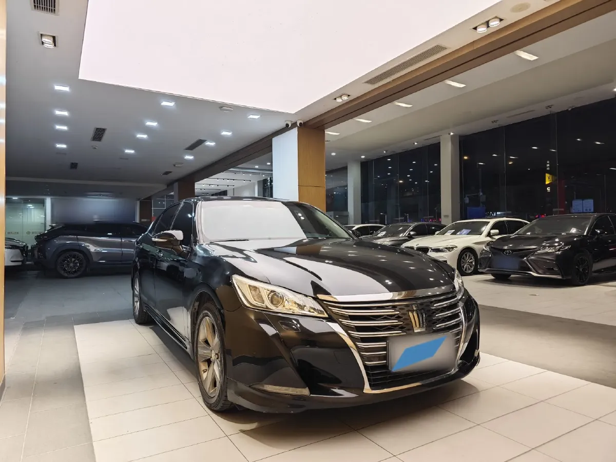 2015 Toyota Crown 2.0T 235HP L4 8AT,autocango,china used car exporter,china ev exporter,chinese used car exporter,chinese used ev exporter