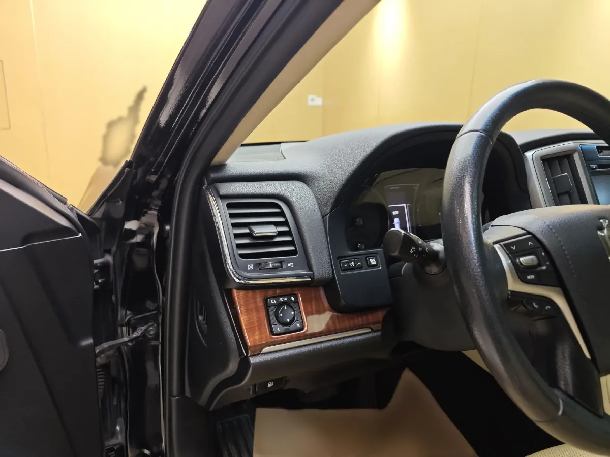 2015 Toyota Crown 2.0T 235HP L4 8AT,autocango,china used car exporter,china ev exporter,chinese used car exporter,chinese used ev exporter