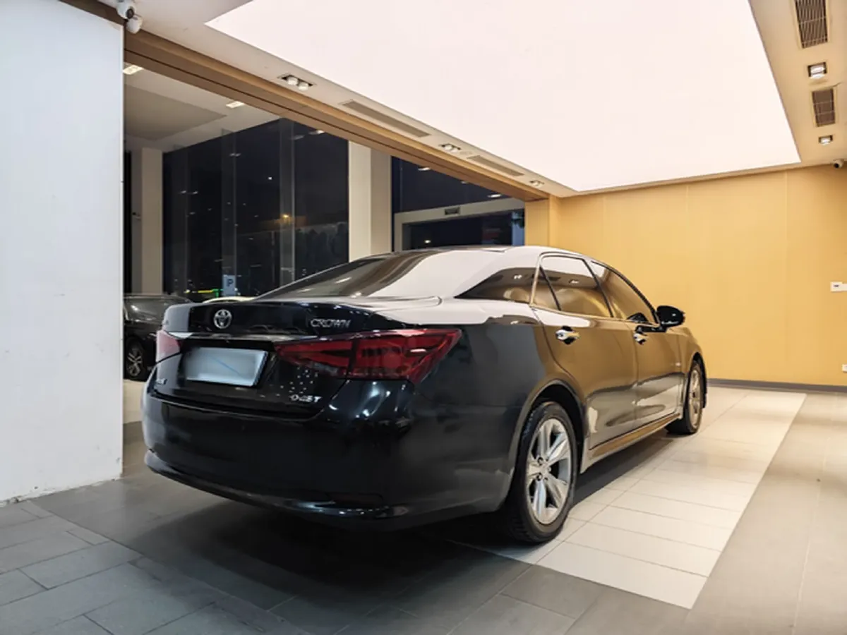2015 Toyota Crown 2.0T 235HP L4 8AT,autocango,china used car exporter,china ev exporter,chinese used car exporter,chinese used ev exporter