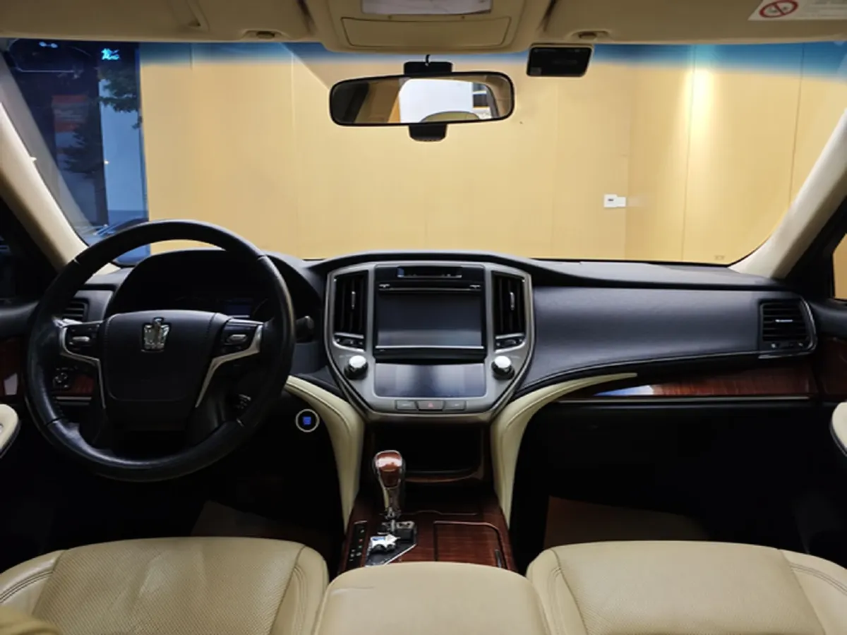 2015 Toyota Crown 2.0T 235HP L4 8AT,autocango,china used car exporter,china ev exporter,chinese used car exporter,chinese used ev exporter