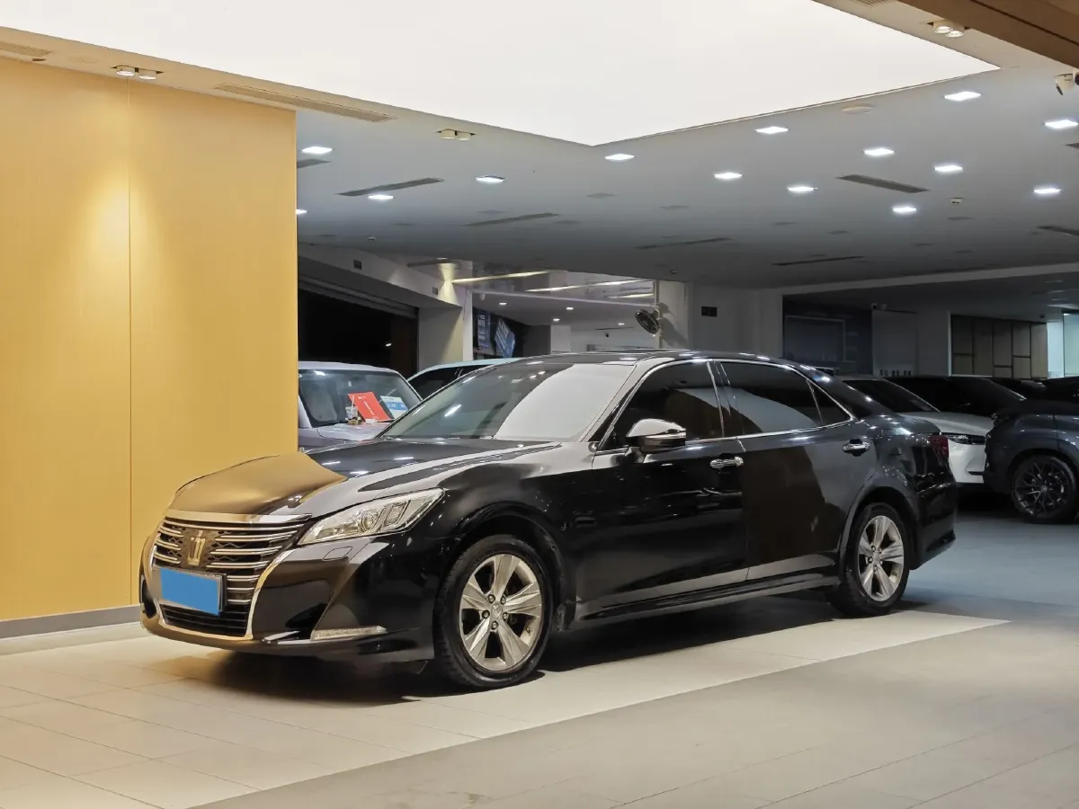 2015 Toyota Crown 2.0T 235HP L4 8AT,autocango,china used car exporter,china ev exporter,chinese used car exporter,chinese used ev exporter