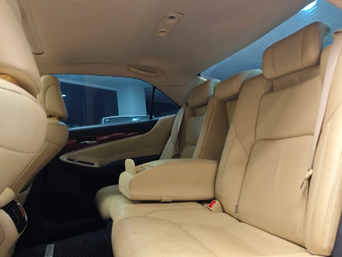 2015 Toyota Crown 2.0T 235HP L4 8AT,autocango,china used car exporter,china ev exporter,chinese used car exporter,chinese used ev exporter