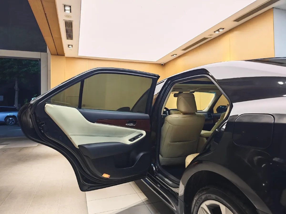 2015 Toyota Crown 2.0T 235HP L4 8AT,autocango,china used car exporter,china ev exporter,chinese used car exporter,chinese used ev exporter