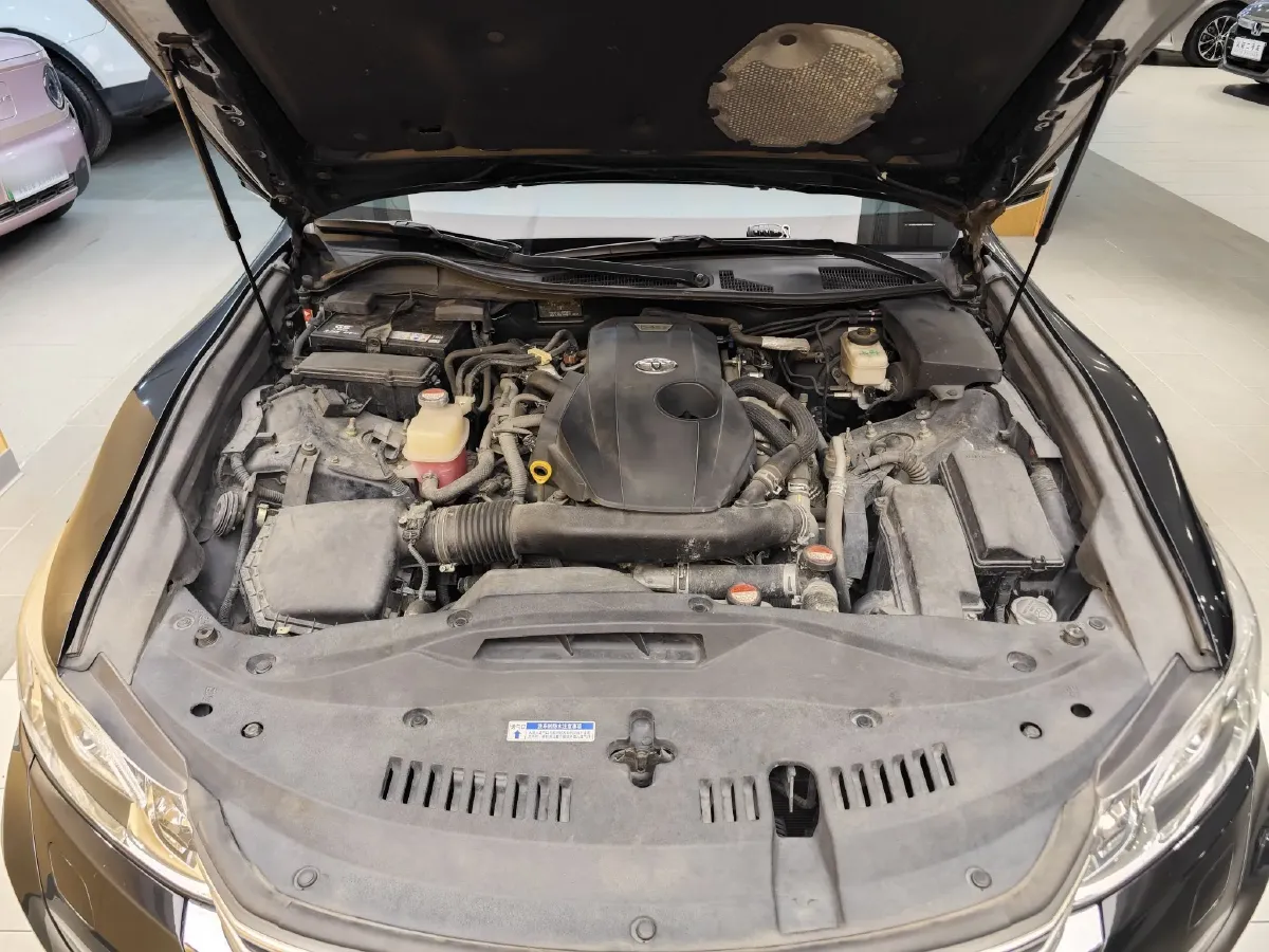 2015 Toyota Crown 2.0T 235HP L4 8AT,autocango,china used car exporter,china ev exporter,chinese used car exporter,chinese used ev exporter
