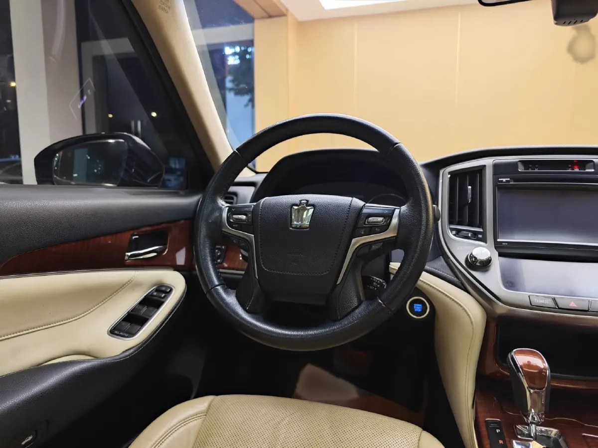 2015 Toyota Crown 2.0T 235HP L4 8AT,autocango,china used car exporter,china ev exporter,chinese used car exporter,chinese used ev exporter