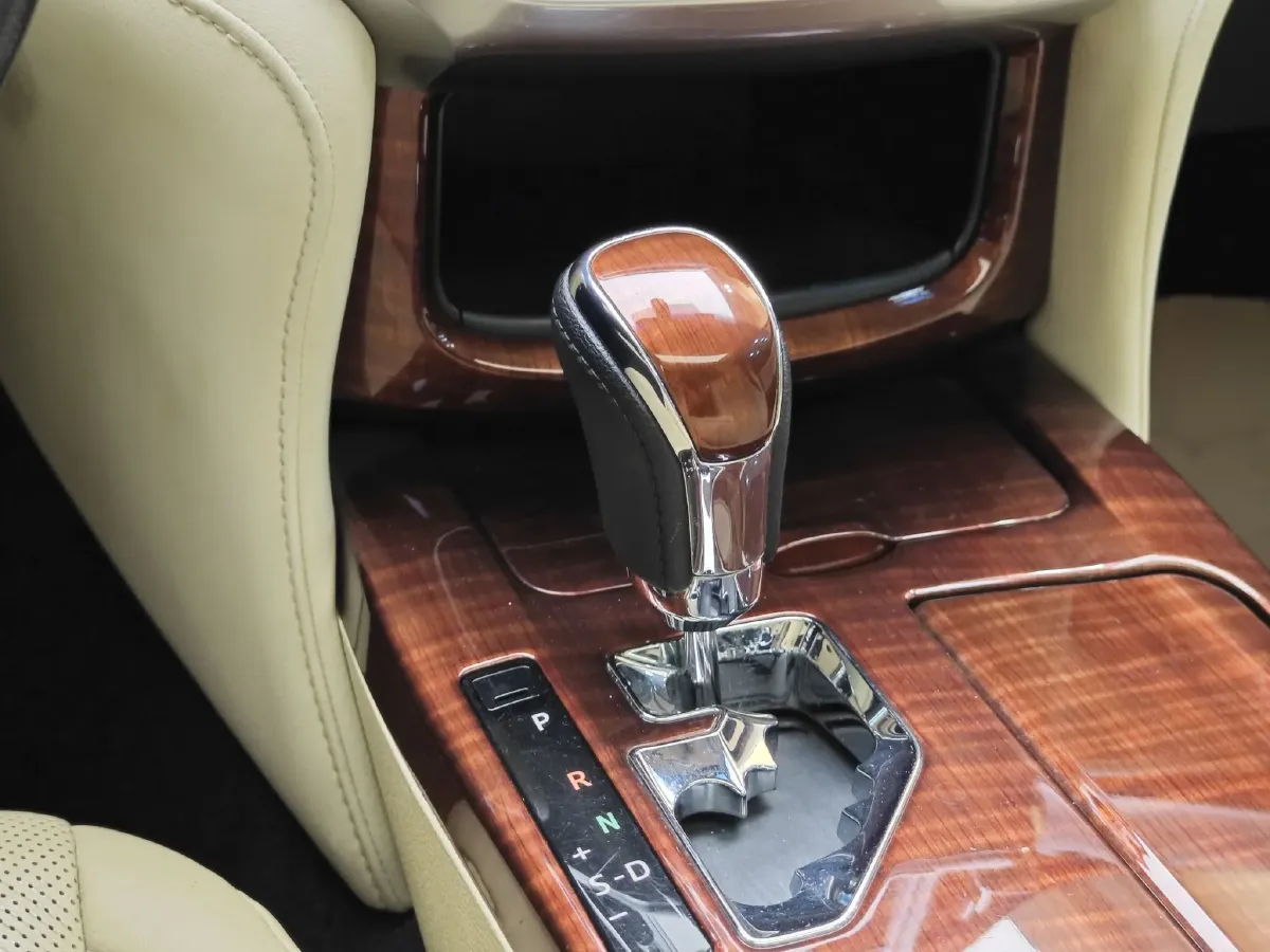 2015 Toyota Crown 2.0T 235HP L4 8AT,autocango,china used car exporter,china ev exporter,chinese used car exporter,chinese used ev exporter