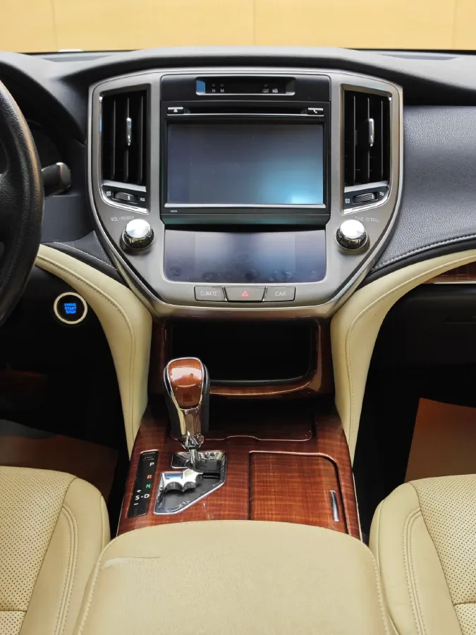 2015 Toyota Crown 2.0T 235HP L4 8AT,autocango,china used car exporter,china ev exporter,chinese used car exporter,chinese used ev exporter