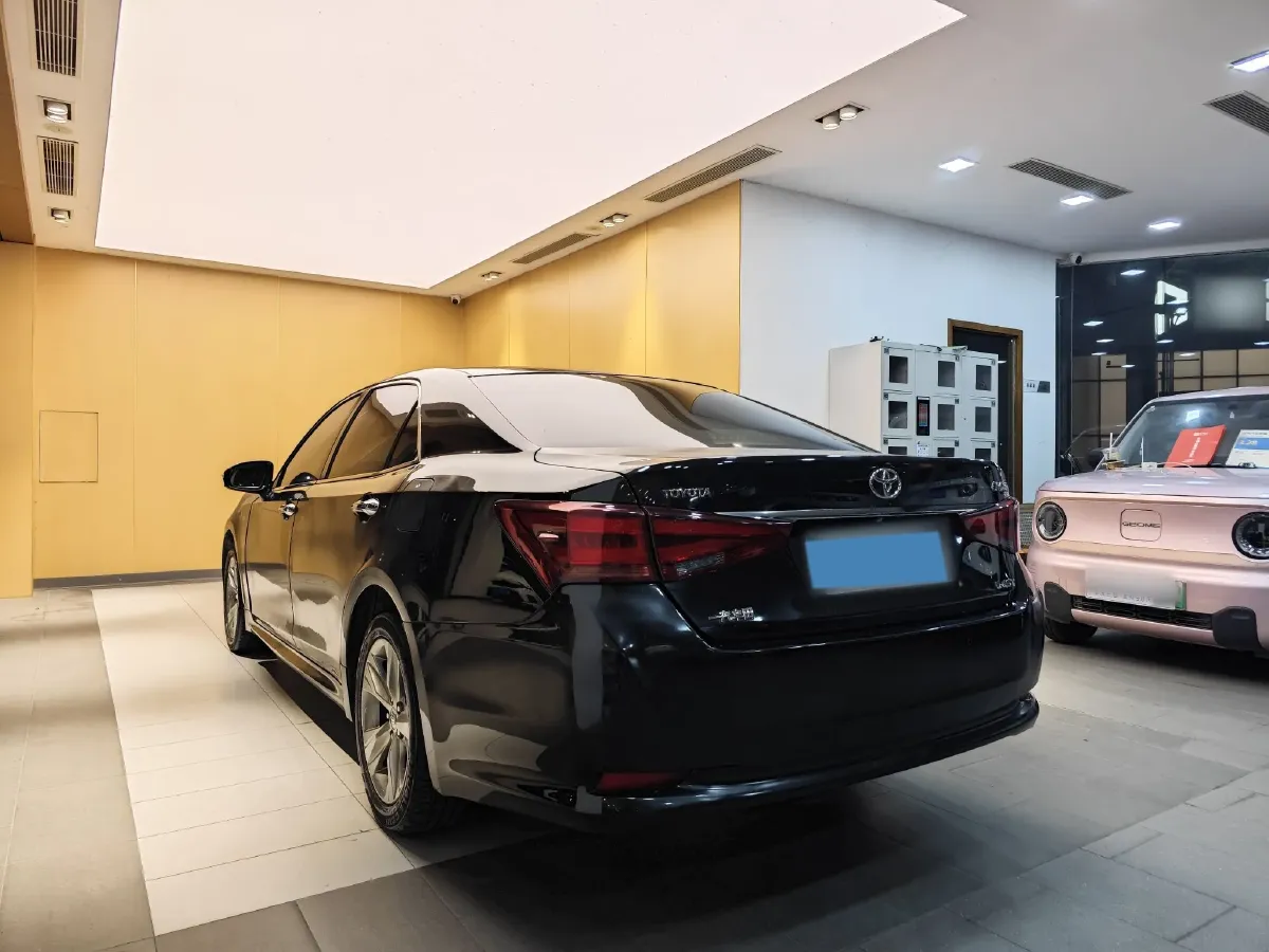 2015 Toyota Crown 2.0T 235HP L4 8AT,autocango,china used car exporter,china ev exporter,chinese used car exporter,chinese used ev exporter