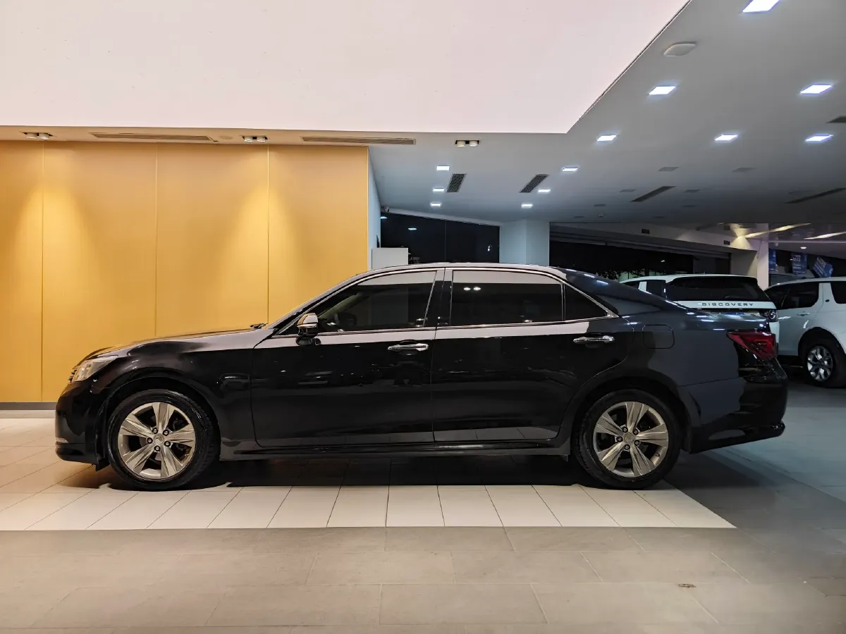 2015 Toyota Crown 2.0T 235HP L4 8AT,autocango,china used car exporter,china ev exporter,chinese used car exporter,chinese used ev exporter