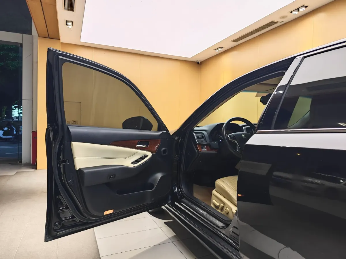 2015 Toyota Crown 2.0T 235HP L4 8AT,autocango,china used car exporter,china ev exporter,chinese used car exporter,chinese used ev exporter