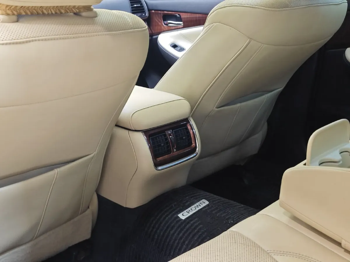 2015 Toyota Crown 2.0T 235HP L4 8AT,autocango,china used car exporter,china ev exporter,chinese used car exporter,chinese used ev exporter