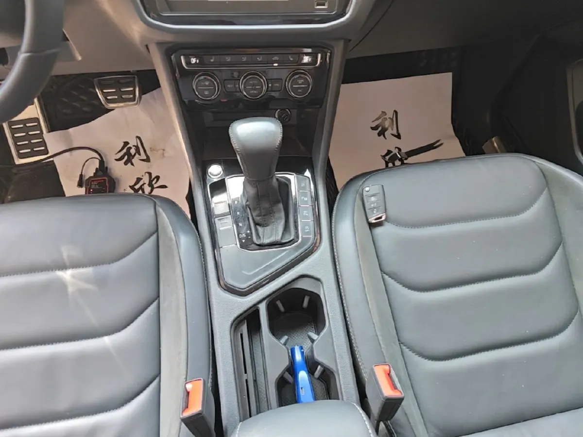 2021 Ford New Era Transit 2.2T 140HP L4 6AMT,autocango,china used car exporter,china ev exporter,chinese used car exporter,chinese used ev exporter
