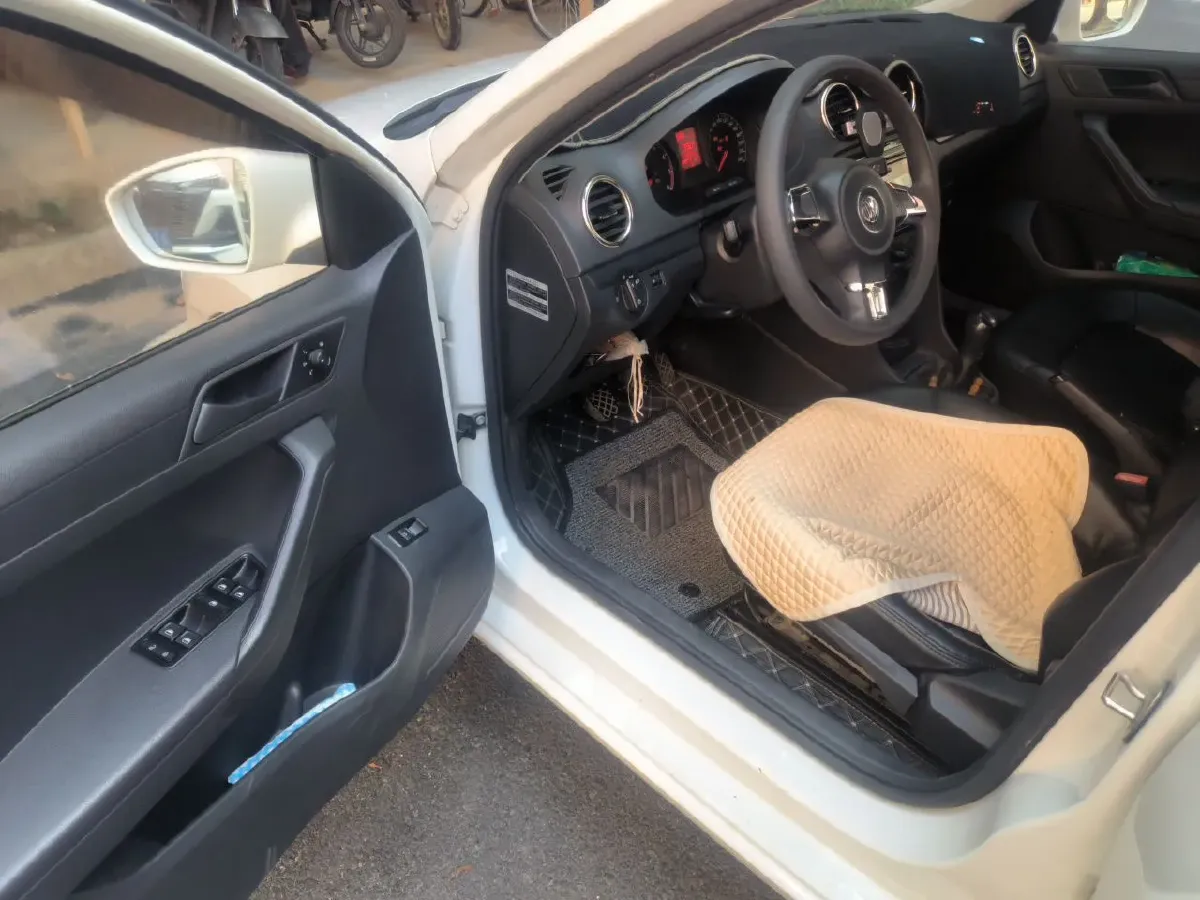 2015 Volkswagen Jetta 1.6L 110HP L4 5MT,autocango,china used car exporter,china ev exporter,chinese used car exporter,chinese used ev exporter