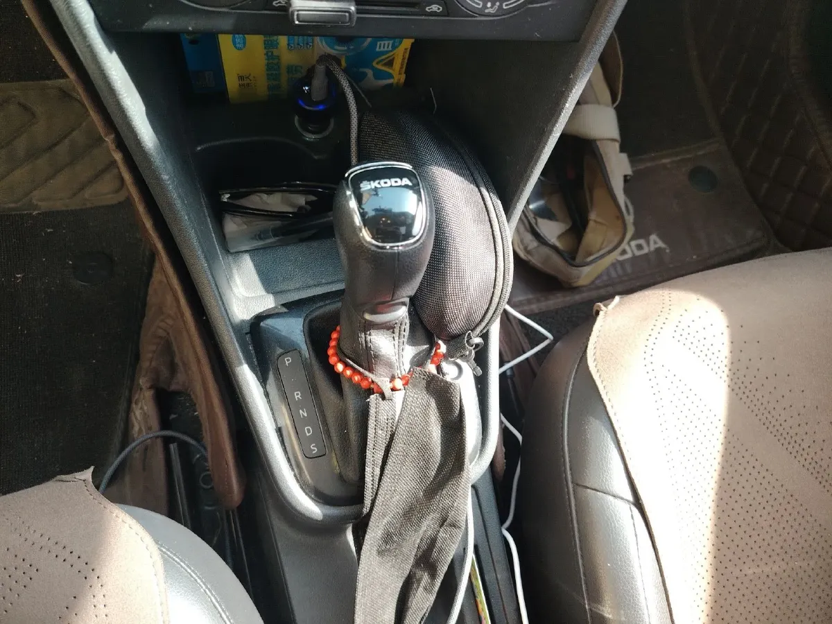 2014 Skoda Rapid Spaceback 1.6L 110HP L4 6AT,autocango,china used car exporter,china ev exporter,chinese used car exporter,chinese used ev exporter