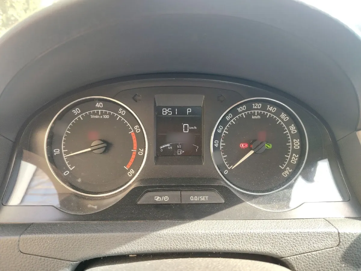 2014 Skoda Rapid Spaceback 1.6L 110HP L4 6AT,autocango,china used car exporter,china ev exporter,chinese used car exporter,chinese used ev exporter