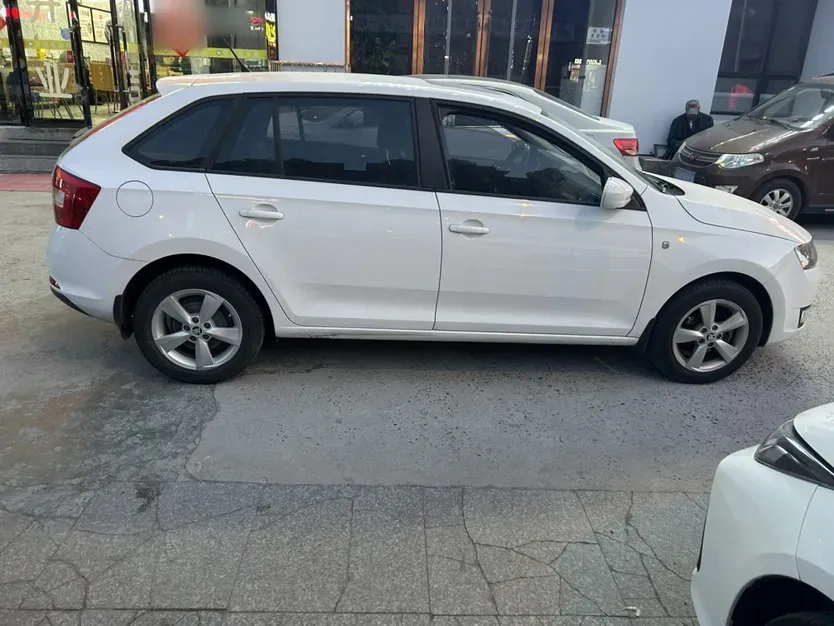 2014 Skoda Rapid Spaceback 1.6L 110HP L4 6AT,autocango,china used car exporter,china ev exporter,chinese used car exporter,chinese used ev exporter