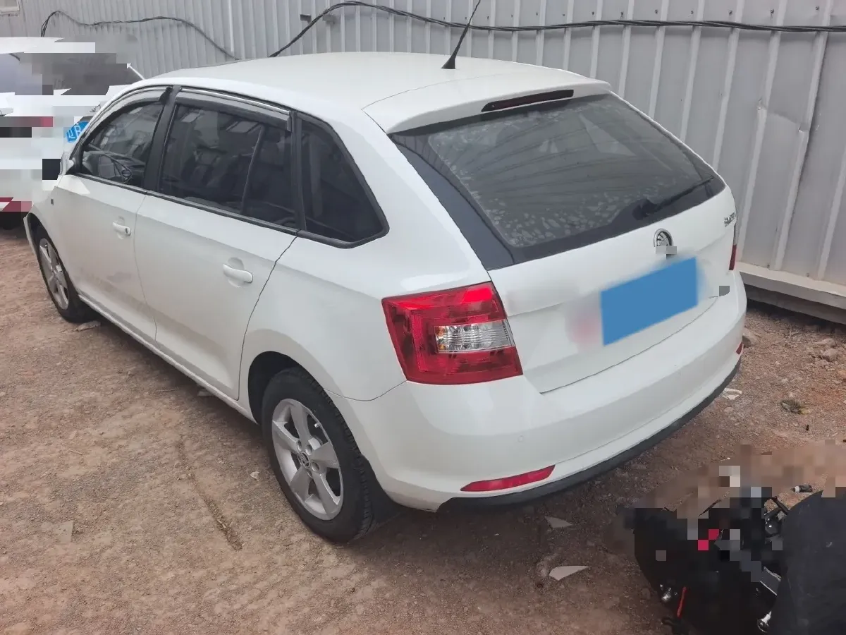 2014 Skoda Rapid Spaceback 1.6L 110HP L4 6AT,autocango,china used car exporter,china ev exporter,chinese used car exporter,chinese used ev exporter