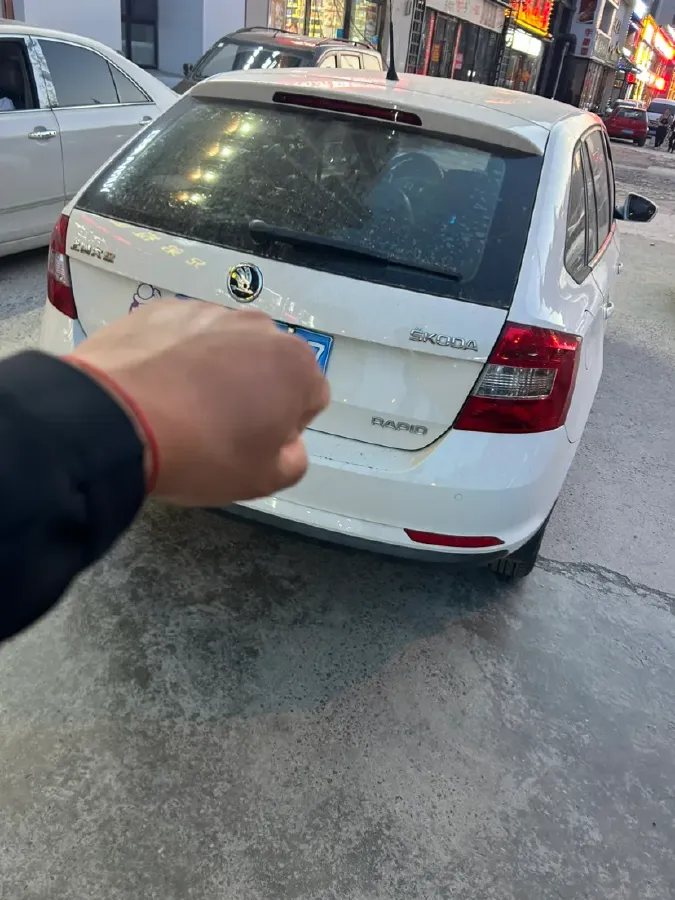 2014 Skoda Rapid Spaceback 1.6L 110HP L4 6AT,autocango,china used car exporter,china ev exporter,chinese used car exporter,chinese used ev exporter